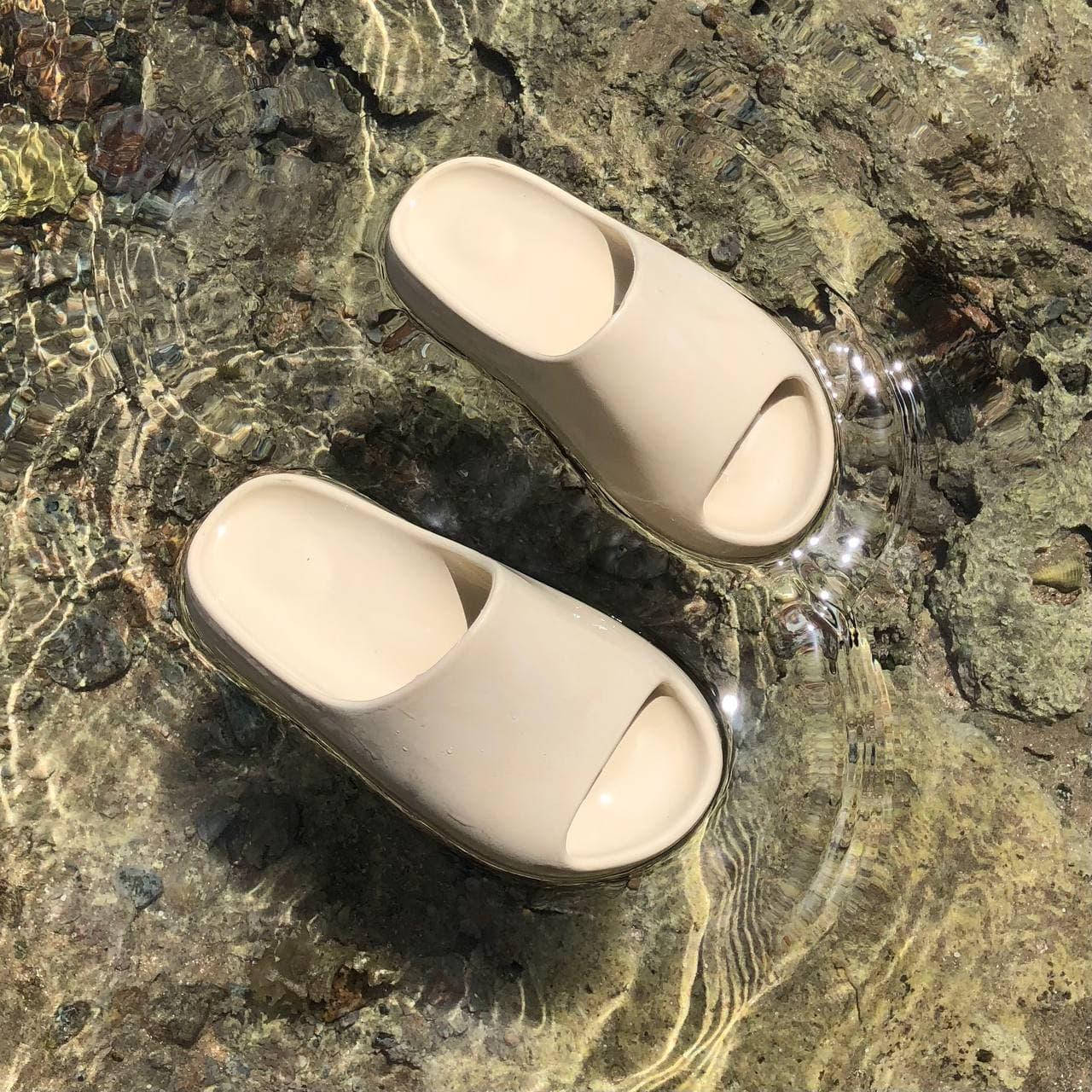 

Мужские тапки Yezzy Slide бежевые 39-40 черный, 45