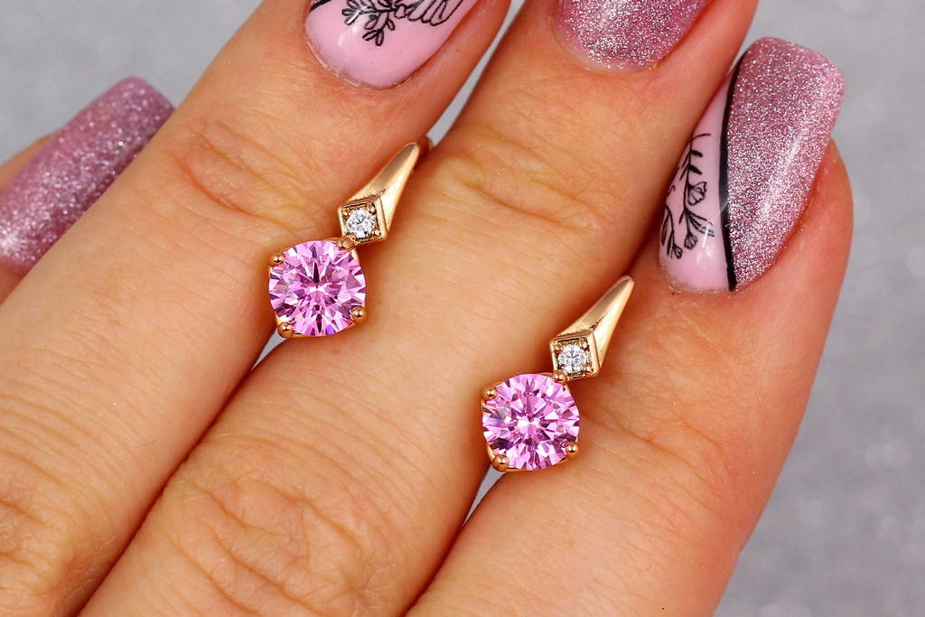 

Серьги Xuping Jewelry сосулька с розовыми камнями 1.5 см золотистые
