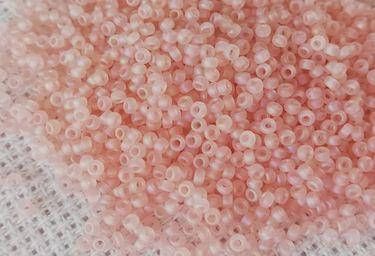 

Японський бісер Miyuki Круглий 8/0 0155FR Matted Transparent Pale Pink AB