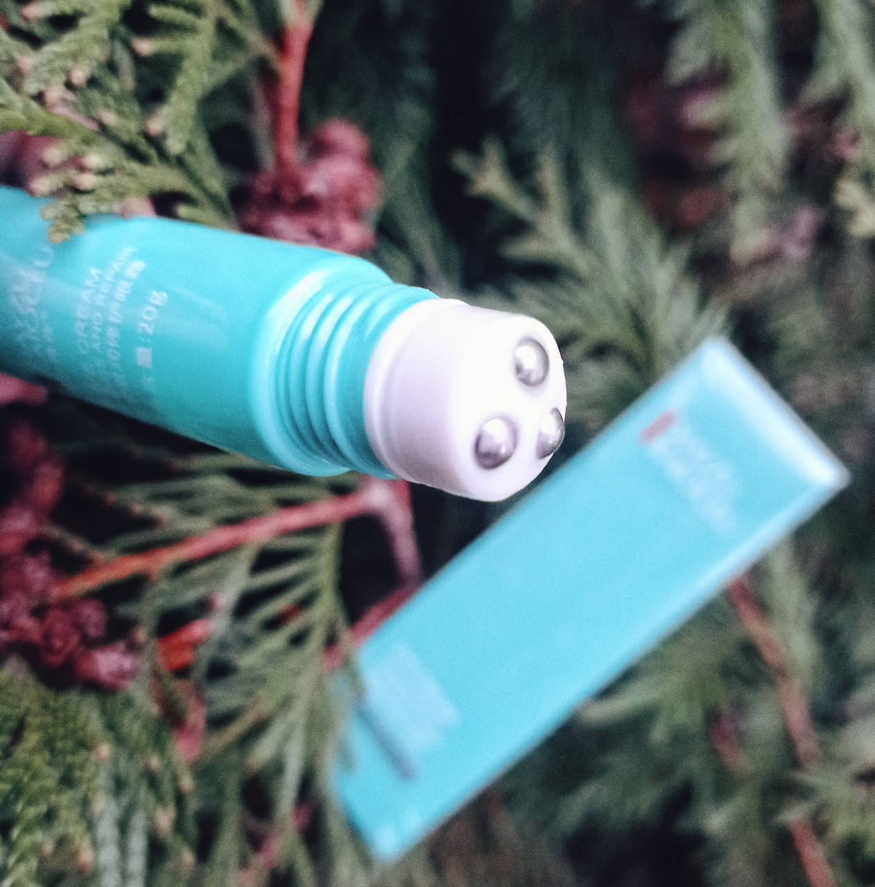 

Крем для век Siayzu Raioceu с массажными роликами 20гр