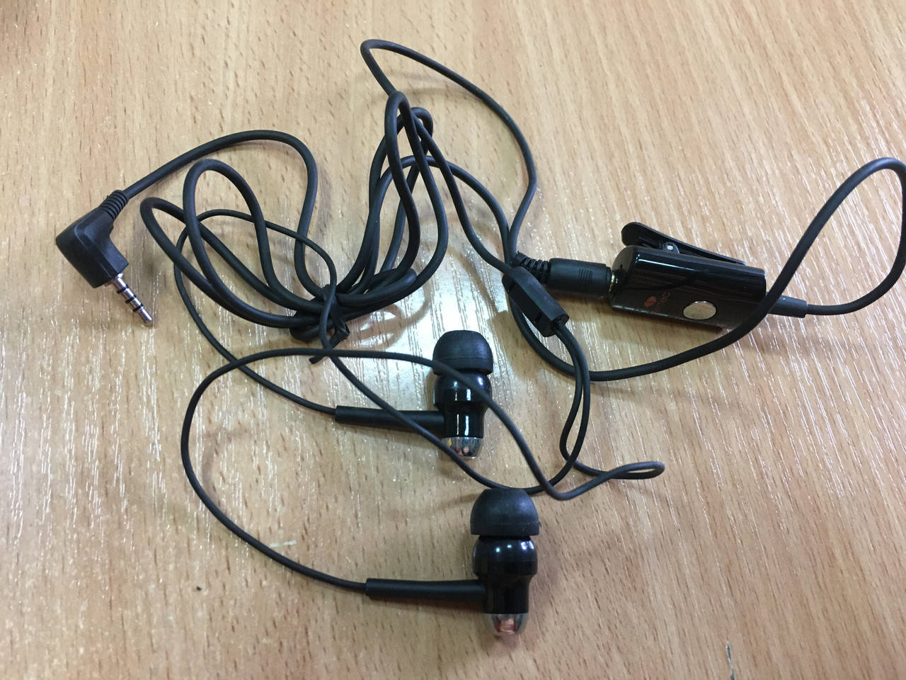 

Гарнитура наушники для Nokia 6300/5300/1650/3110c/7390/8600 Luna/E90 (2,5мм)