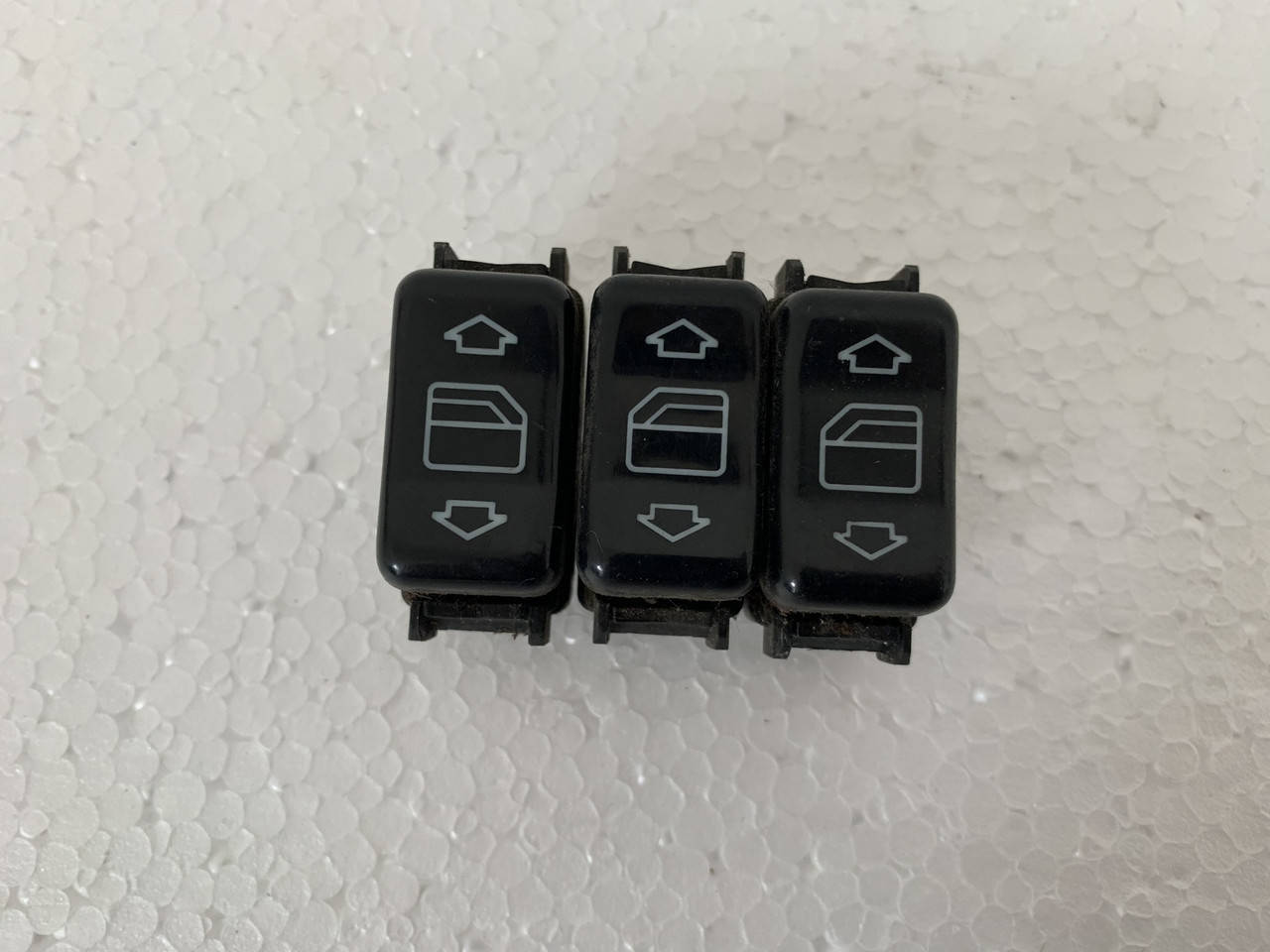 

Кнопка стеклоподъемника Mercedes W140, A1408202110