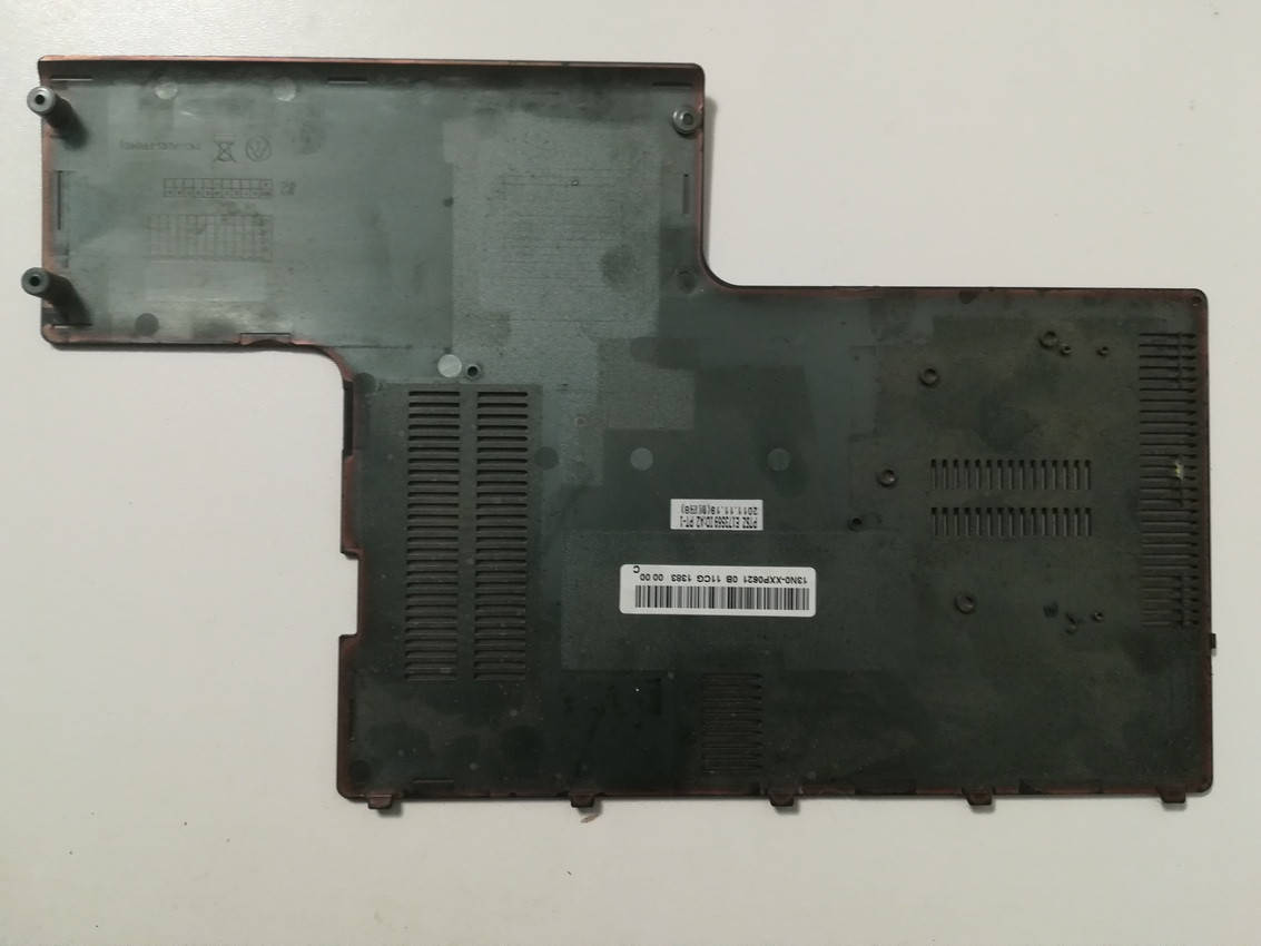 

Medion Akoya P6634 Корпус E (Сервисный люк) (13N0-XXP0621) бу