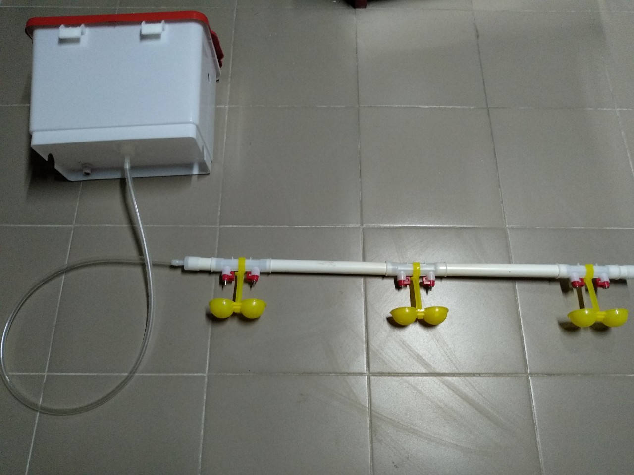 

Комплект ниппельного поения на 40 голов с бачком Ниппельные поилки