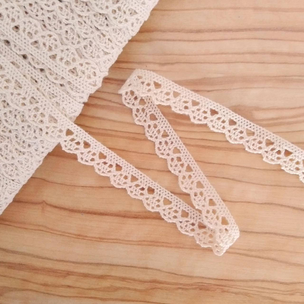 

Кружево х/б. 1,5 см. Бежевое 8371