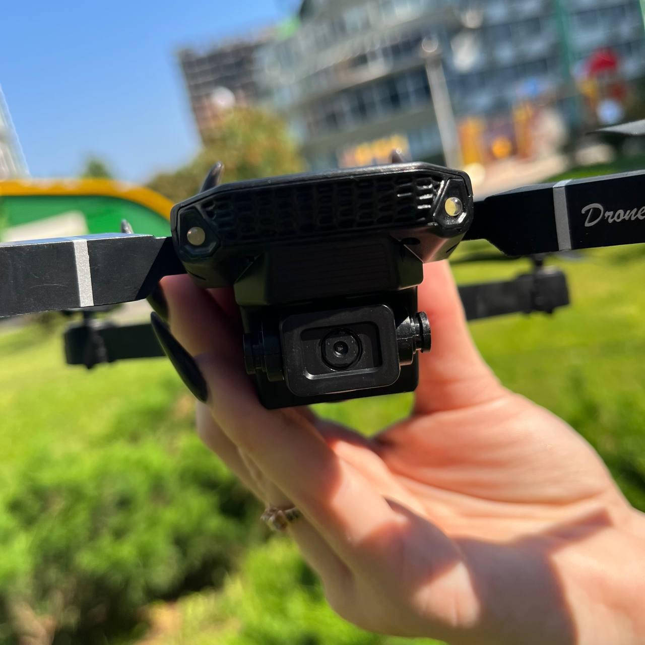 

Квадрокоптер E88 Black дрон с 4K и HD камерой, FPV до 20 минут полета + кейс + ПОДАРОК батарейки