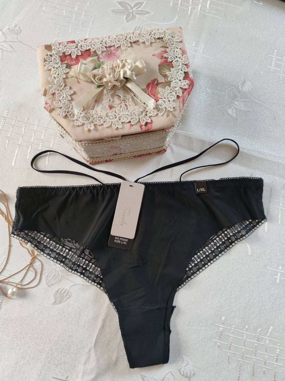 

С-М,л-хл Кружевні безшовні трусики бразиліана з боковими шнурочками чорний, Черный