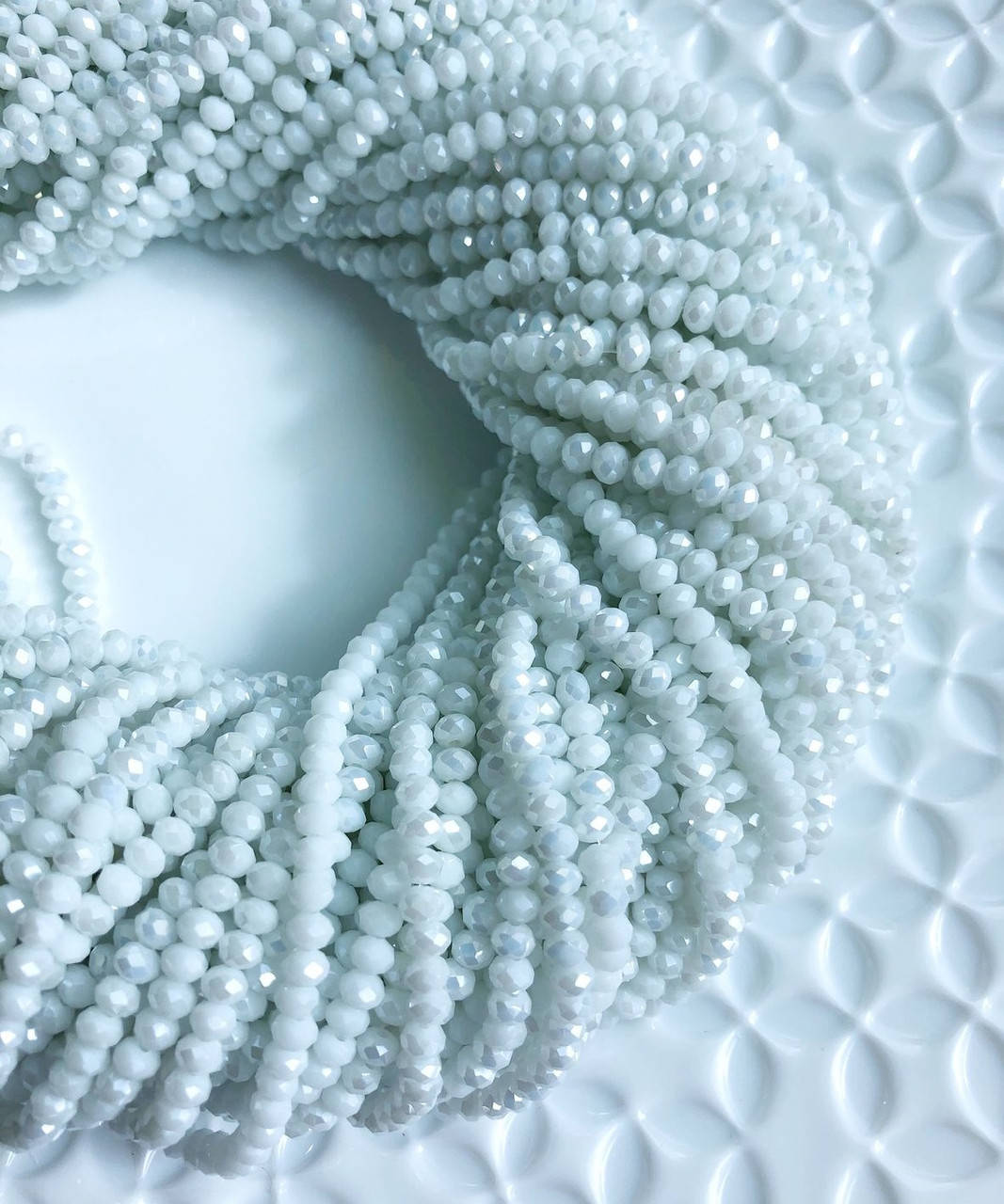 

Бусины хрустальные (Рондель) 6х4 мм пачка - 95-105 шт, цвет - белый с переливом матовый