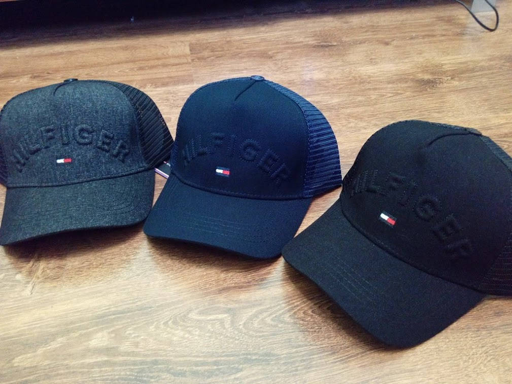 

Мужские кепки TOMMY HILFIGER. Бейсболка TOMMY HILFIGER. Бейсболка сетка. Мужские кепки. Бейсболки., Разные цвета