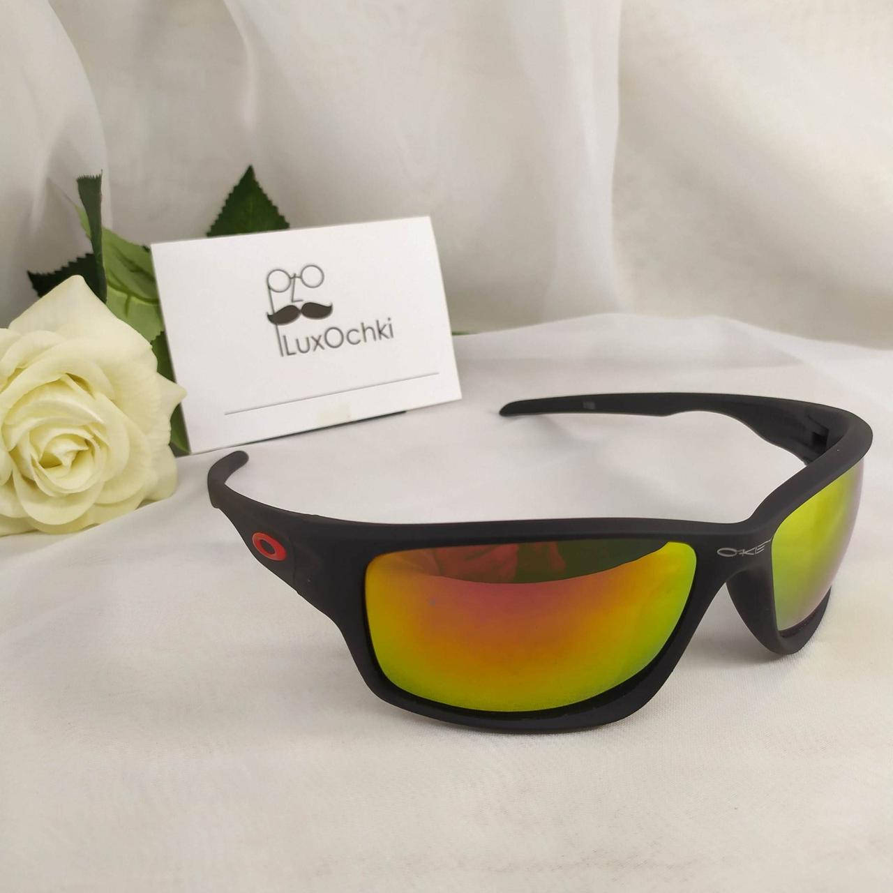 

Спортивные солнцезащитные очки Oakley