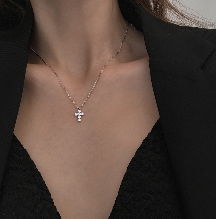 

Цепочка с кулоном Крестик с камнями, маленький блестящий крестик, серебряное покрытие 925 пробы, длина 39+5 см