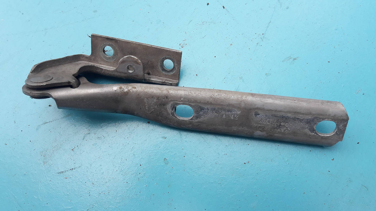 

Петля капота левая ауди а4 б5 пассат б5 audi a4 b5 passat b5 3b0823301 3b0823301a