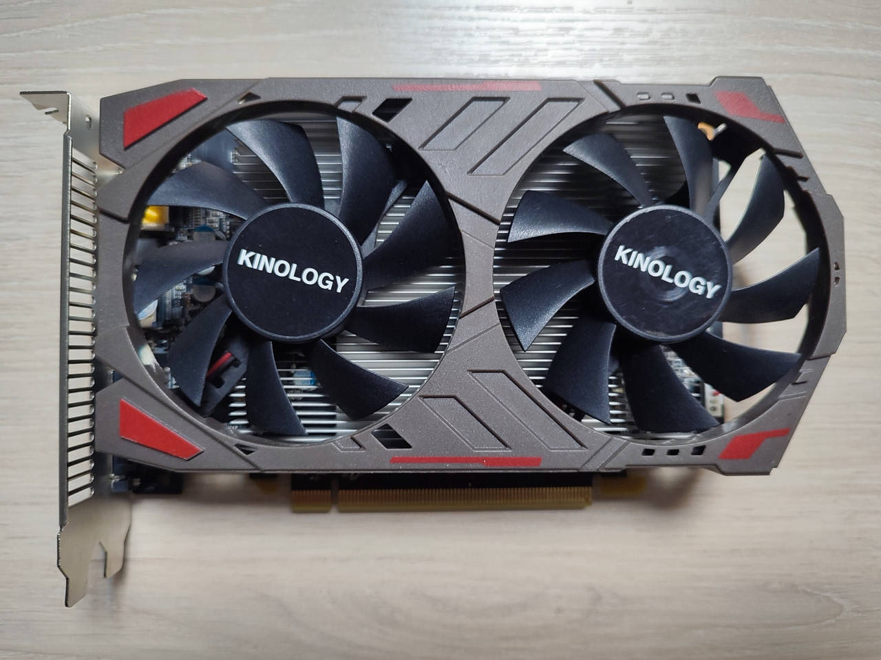 

Видеокарта XFX (Kinology) Radeon RX560D 4Gb DDR5 ref. б/у