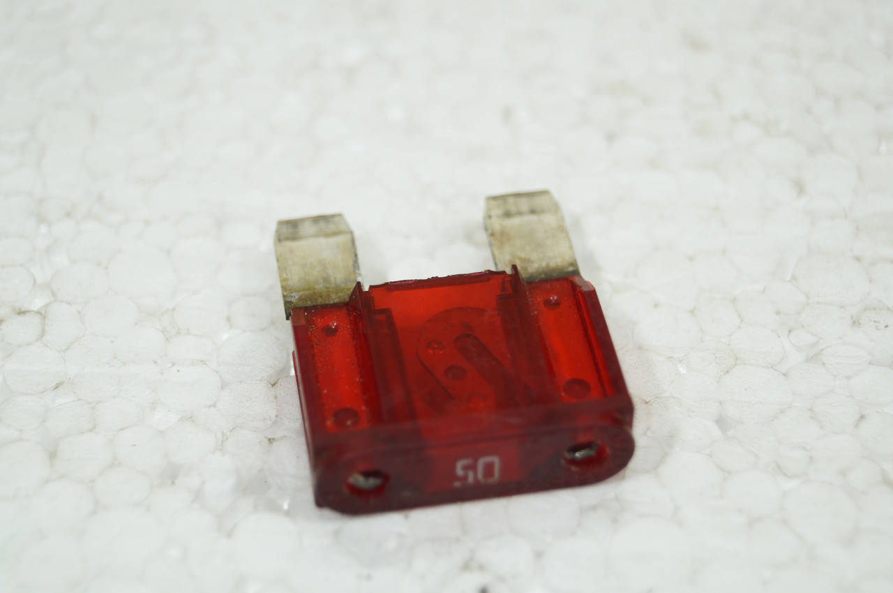 

Предохранитель 50А max. 7700410541. Б.У