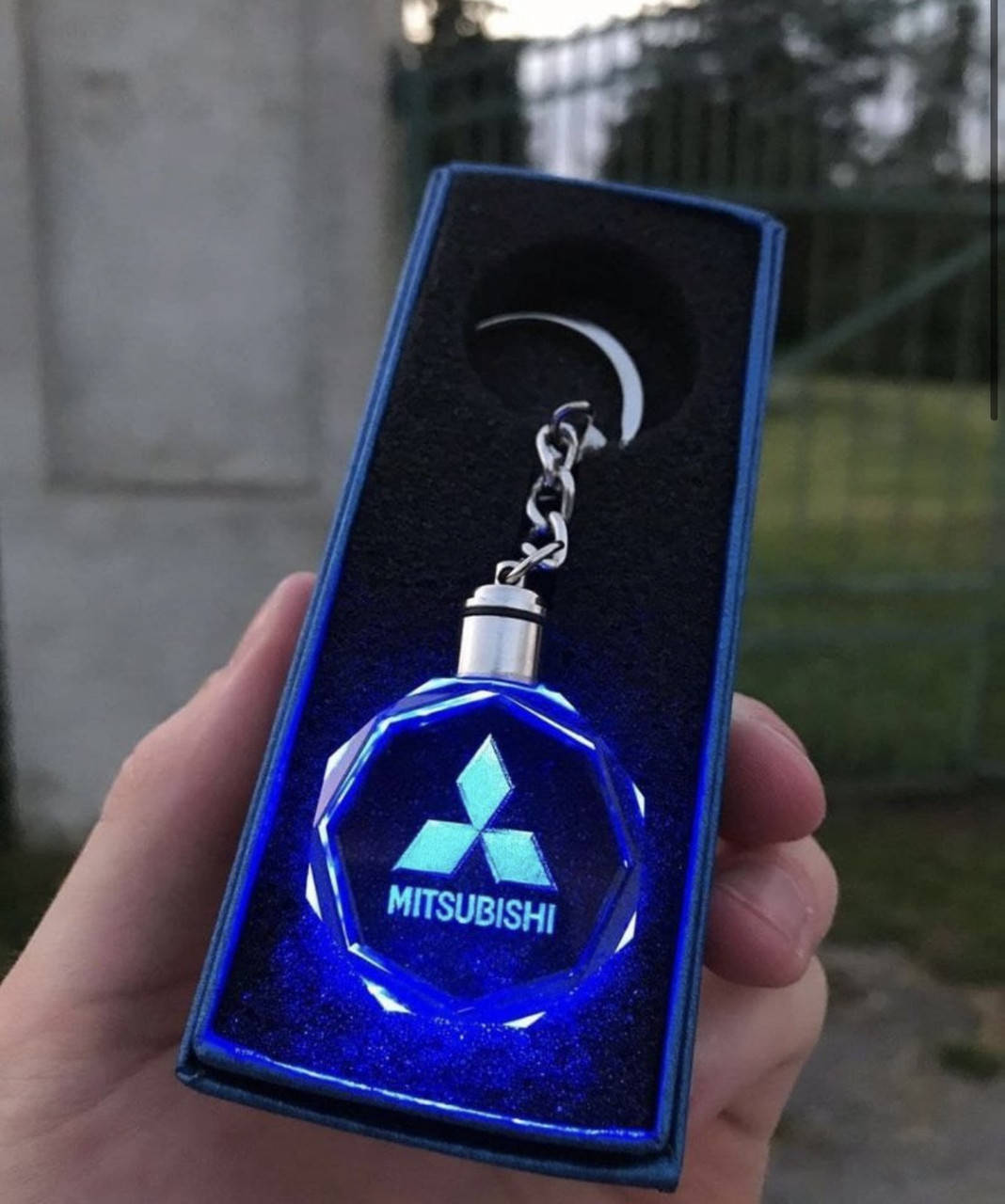 

Брелок Кристал MITSUBISHI с подсветкою логотипа Авто