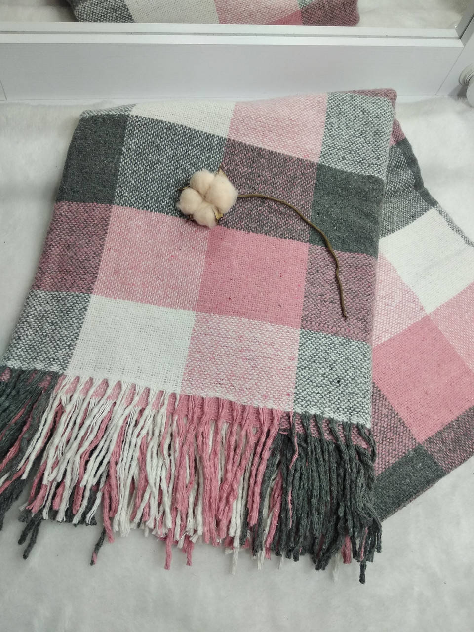 

Теплий плед в клітинку