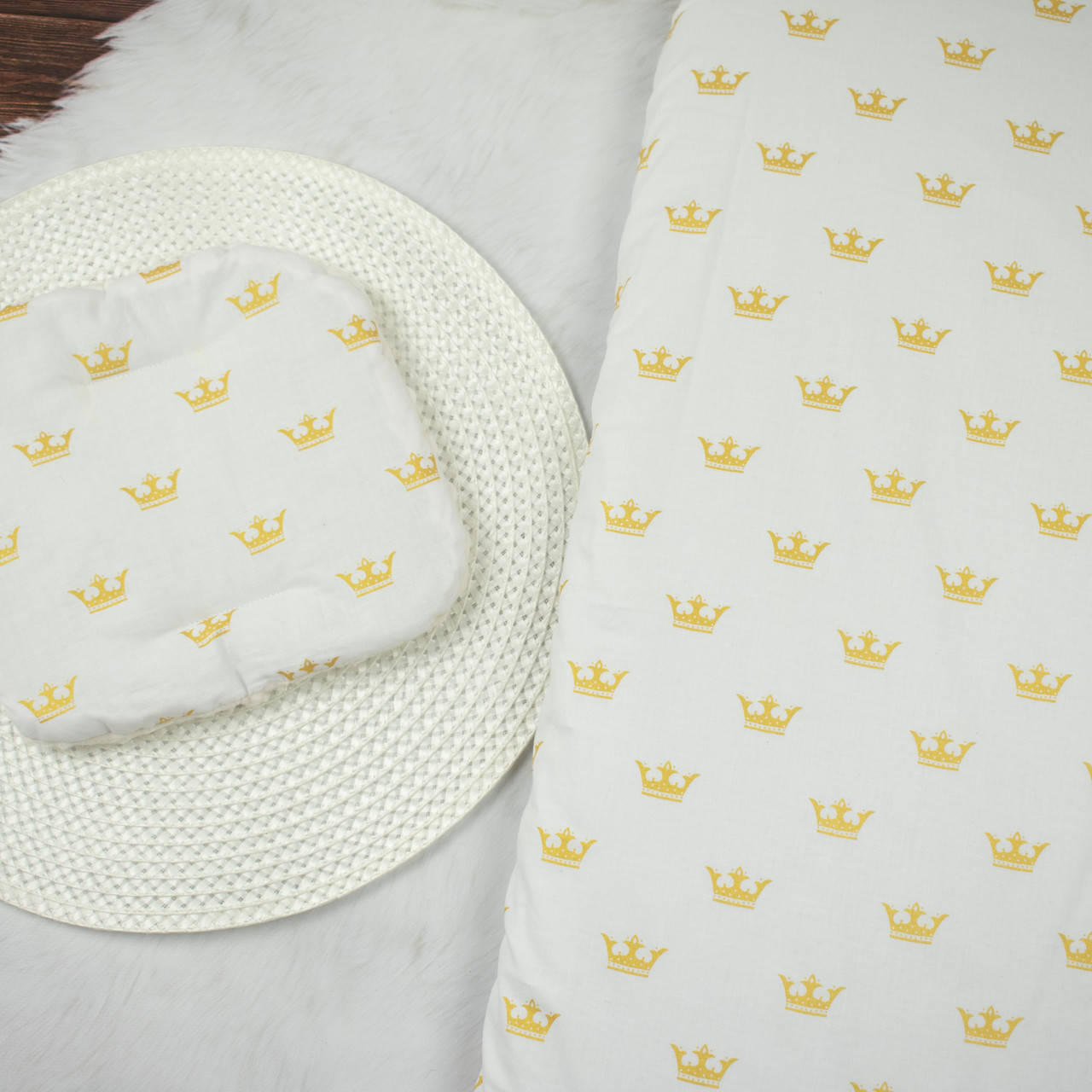 

Набор в коляску золотые короны