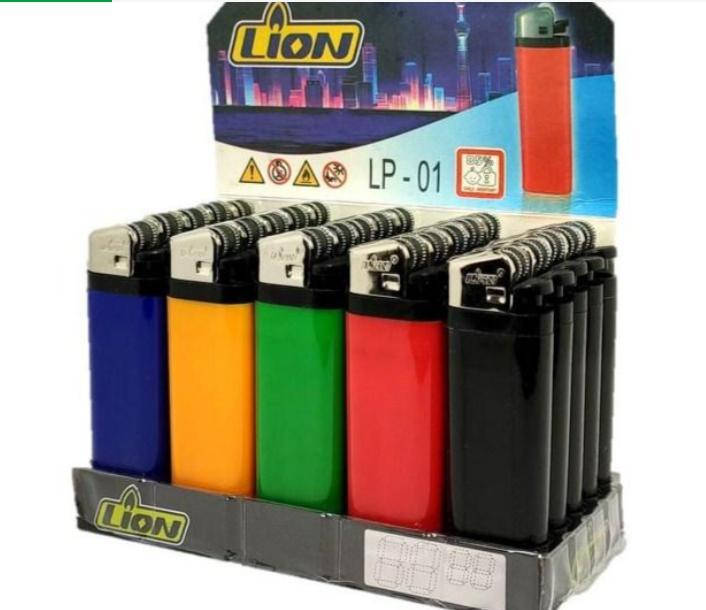 

Зажигалка карманная Lion LP-01 кремень