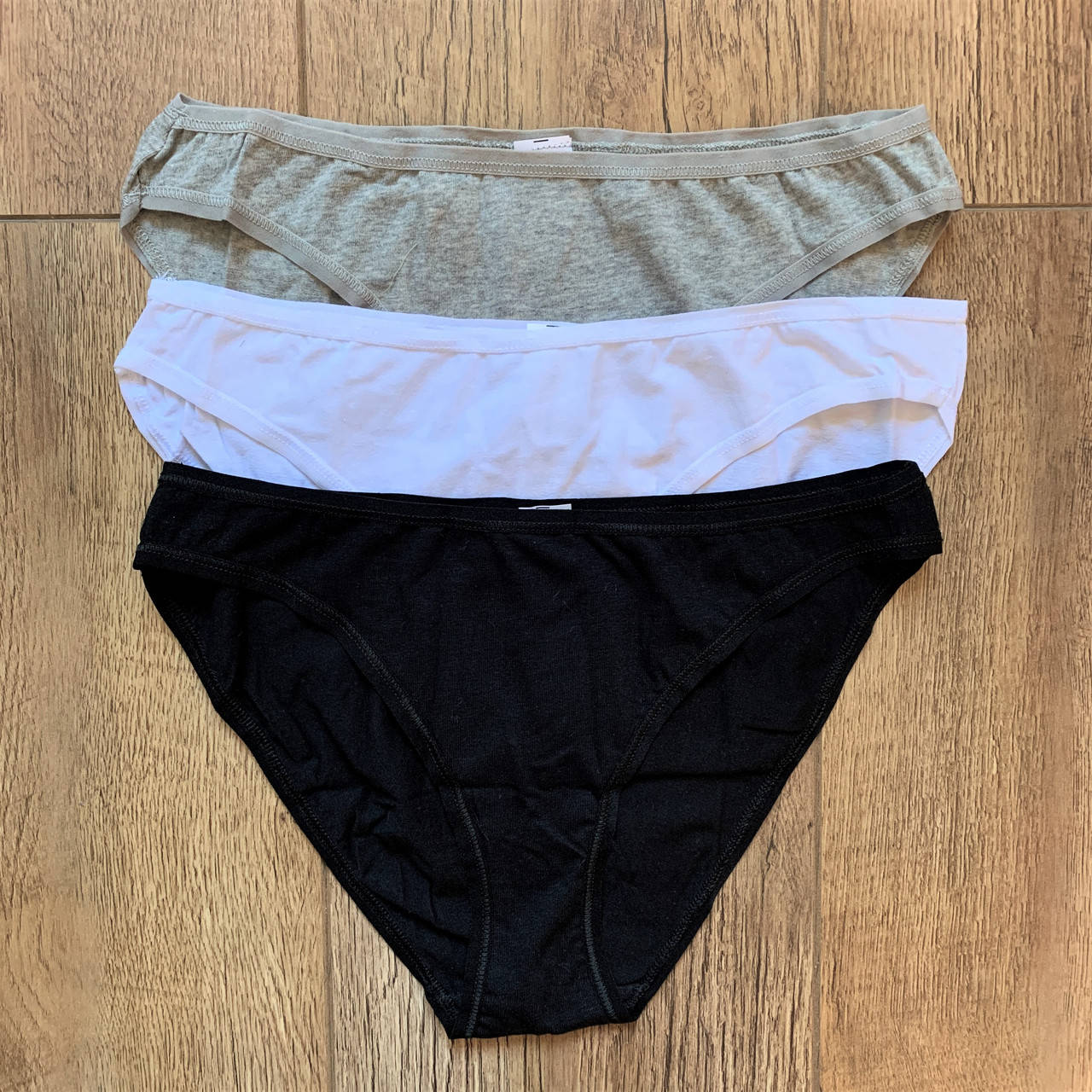 

Набор женских трусов "Miss Victoria" bikini. Размер: M. (3 шт/уп). Турция. (26169-M), Разные цвета