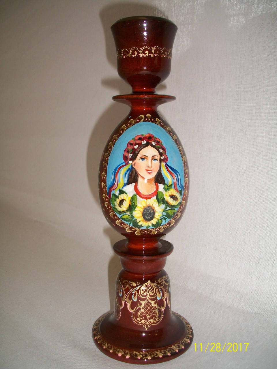 

Подсвечник деревянный украиночка с подсолнухами