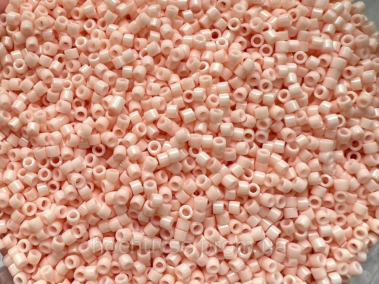 

Японський бісер Miyuki Delica 11/0 DB0206 - Opaque Salmon