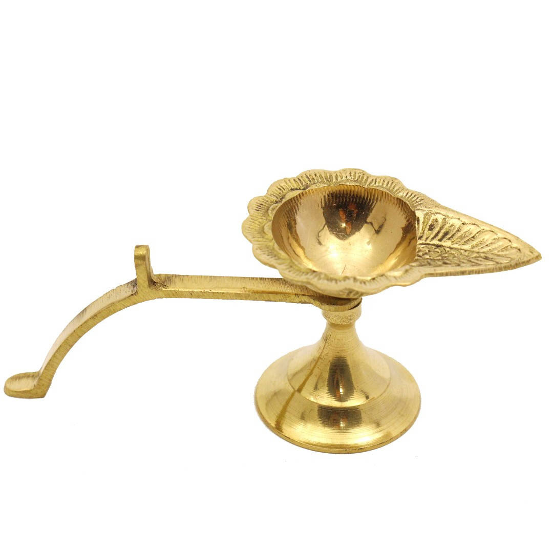 

Дипак (Дия) из Латуни с Ручкой для проведения ритуалов Арати и Пуджа