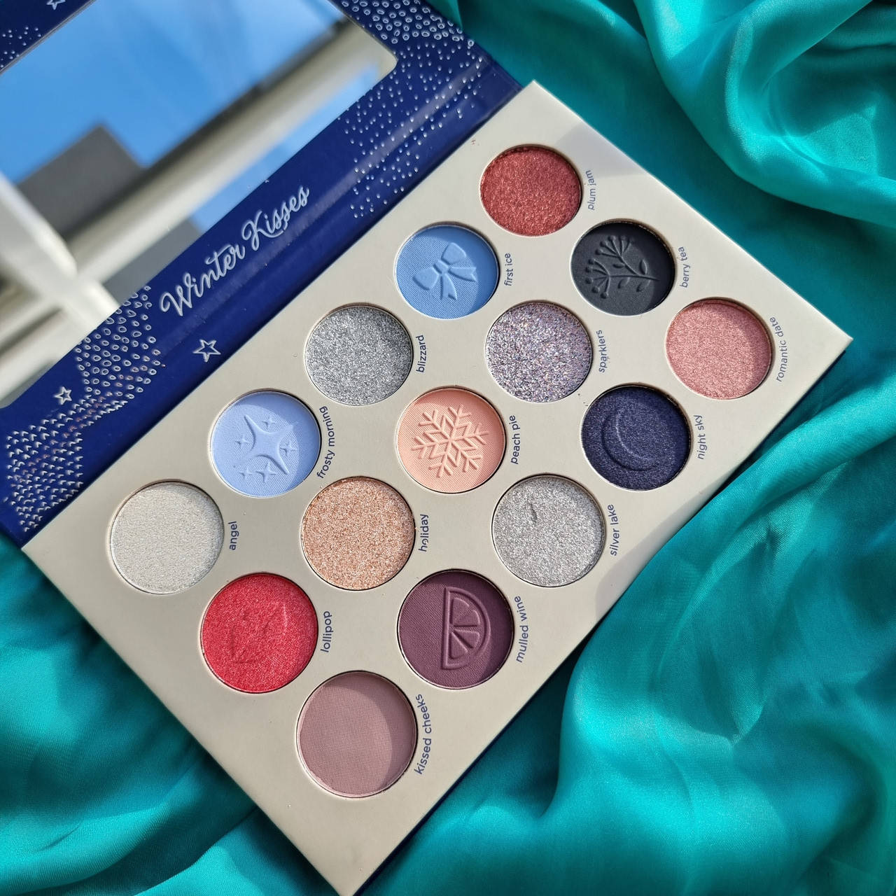 

Палетка теней для век Parisa Cosmetics Winter Kisses Ice Love 15 Color Shadow Palette C2115-2, 20 грамм
