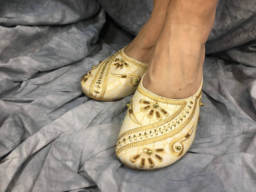 

Босоножки женские C-53 кремовые 36-39 39