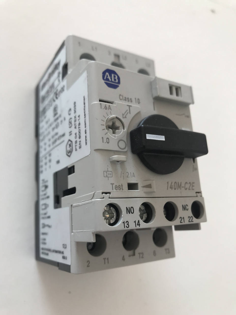 

Автоматический выключатель Allen Bradley 140M-C2E-B16 1-1.6A защиты двигателя