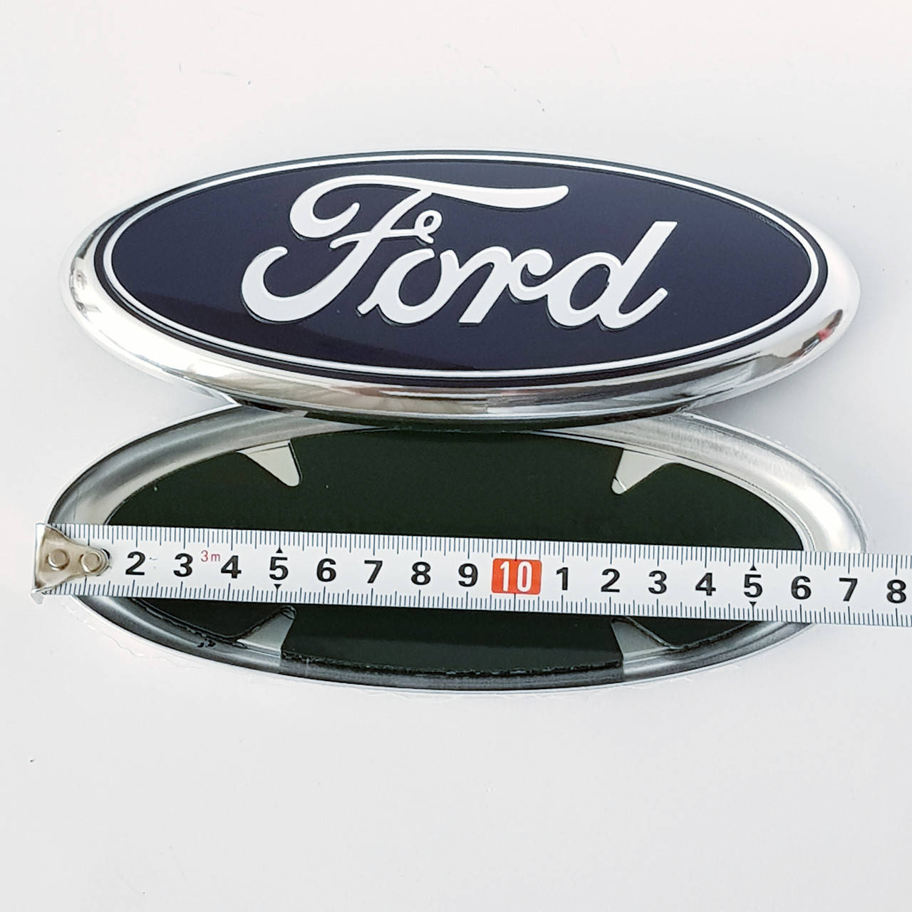 

Эмблема накладка Ford Kuga, Fiesta длина 176 х 70 мм.