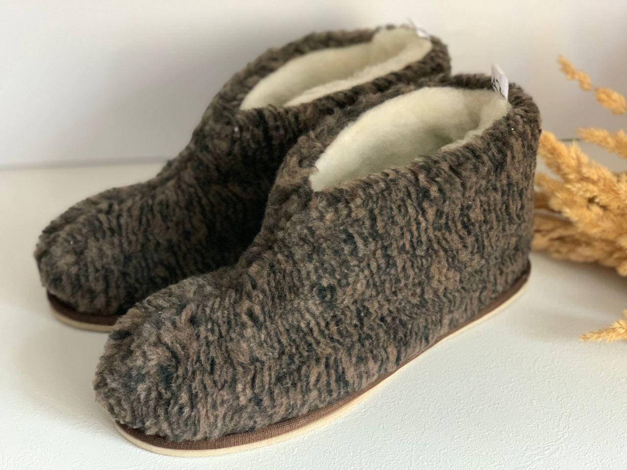 

ЧУНИ ИЗ ОВЧИНЫ С ПОДОШВОЙ,Тапочки чуни,Чуни из шерсти,Чуни меховые,Теплые чуни,Угги на овчине 44