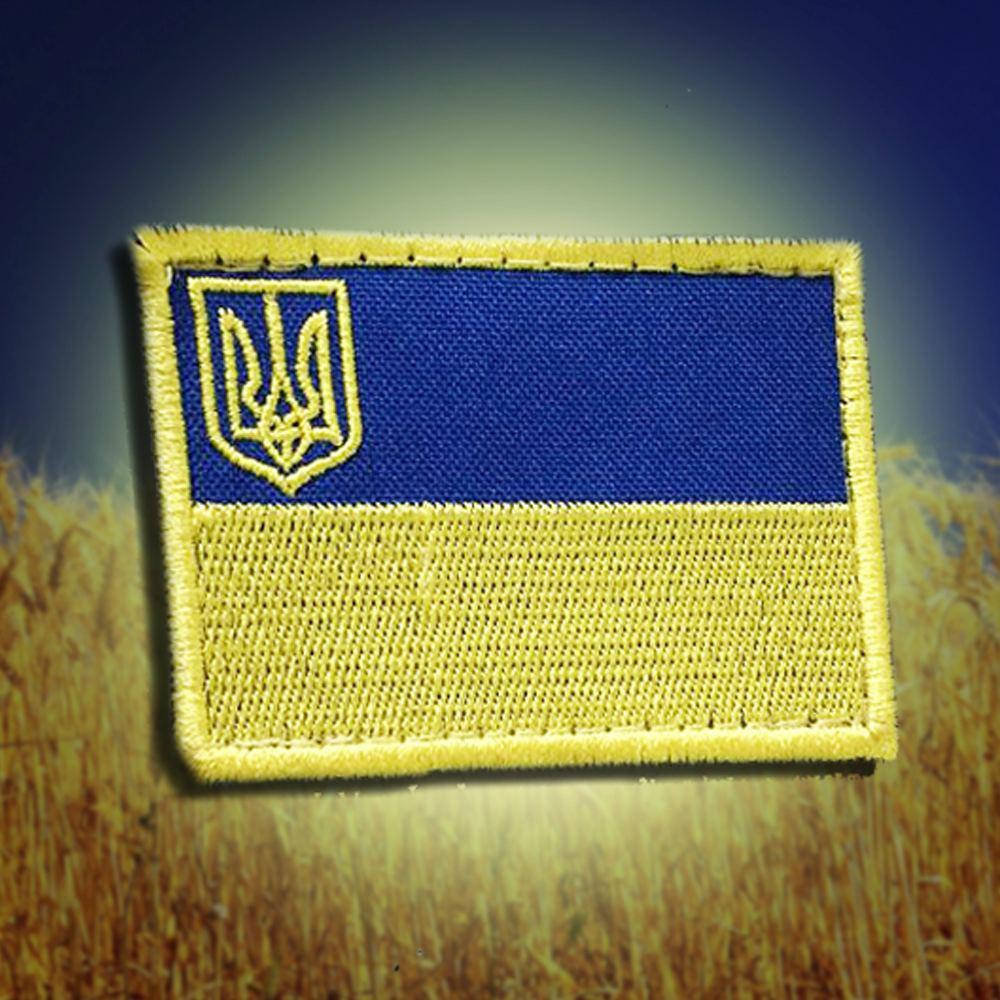 

Шеврон (патч) Флаг Украины с гербом в левом углу.