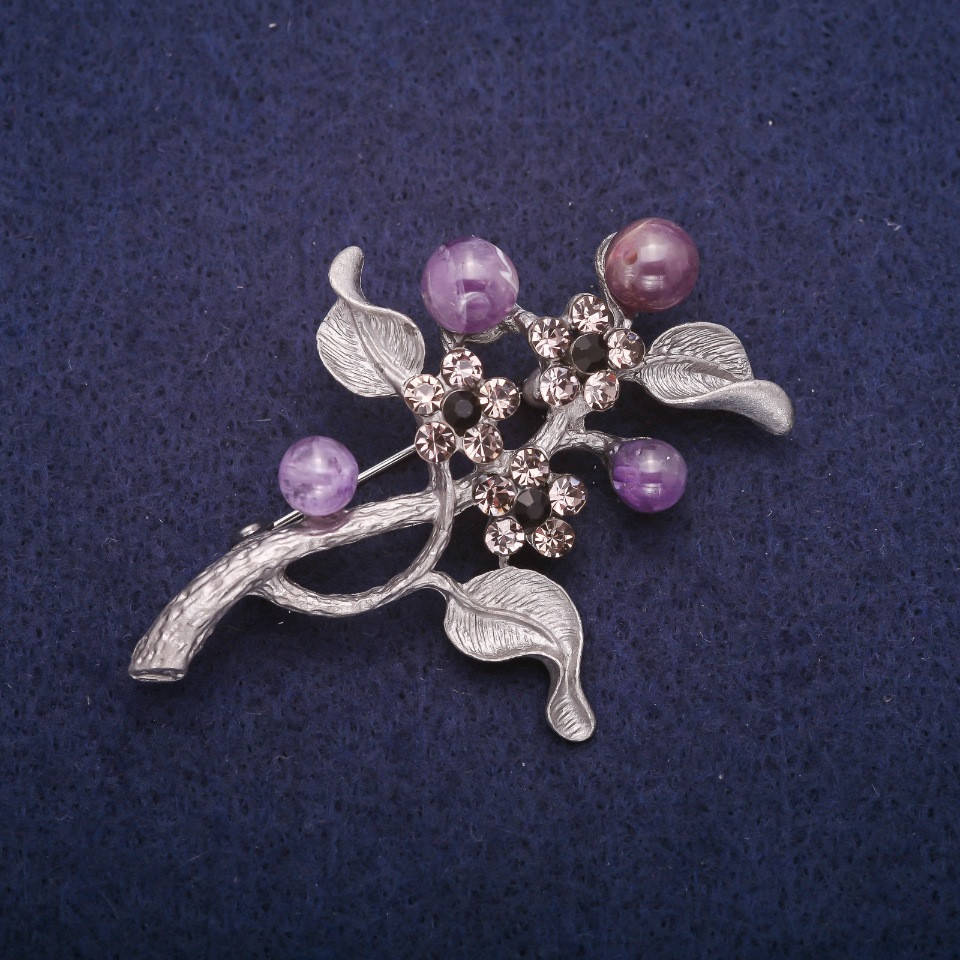 

Брошь Веточка с Цветами в кристаллах и Аметистом, серый металл 45х59мм