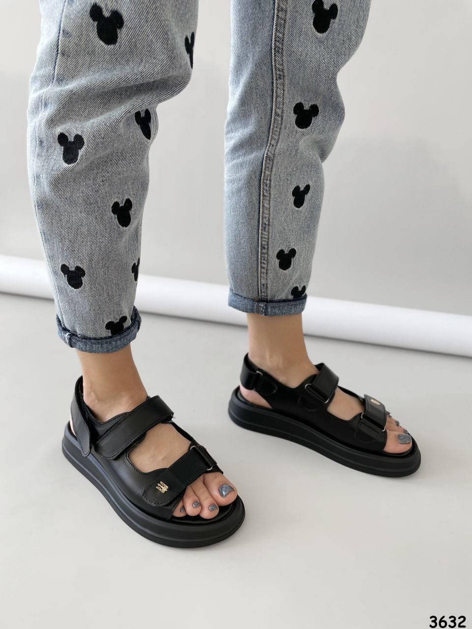 

Жіночі шкіряні босоніжки