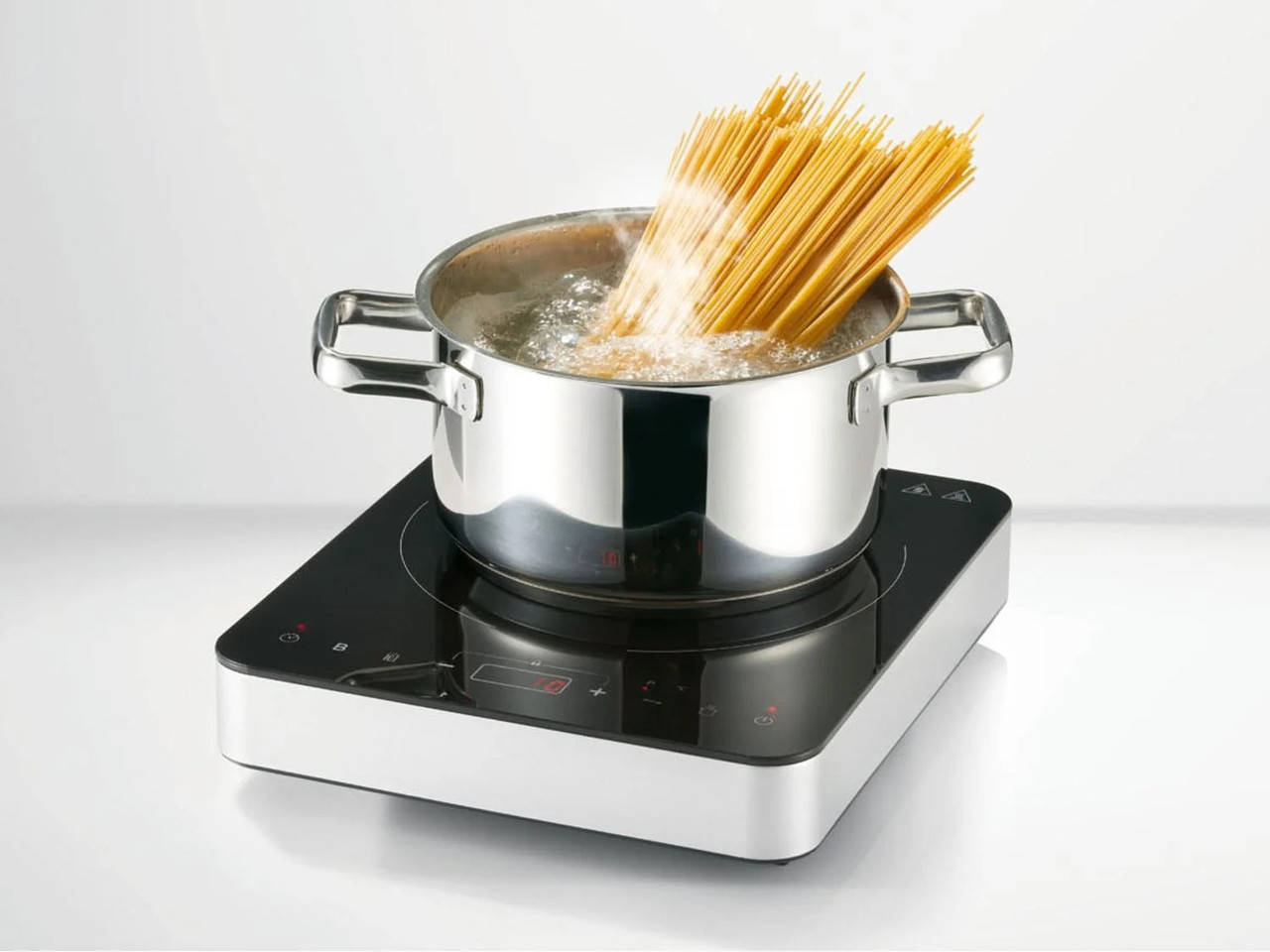 

Настольная индукционная плита Silver Crest SIKP 2000 E3 (2000 Вт, 1 конф, Германия)