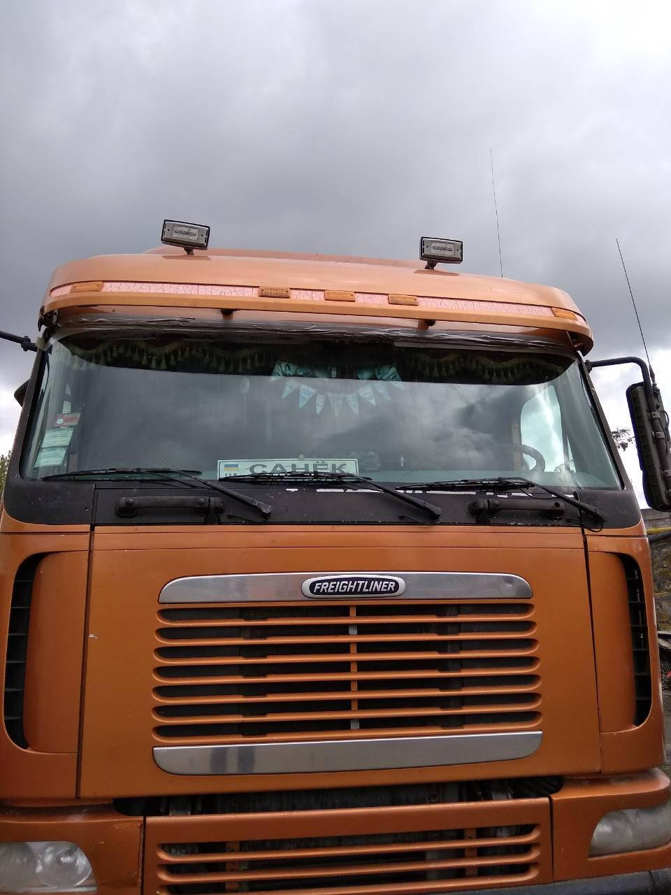 

Лобовое стекло Freightliner Argosy цельное, триплекс