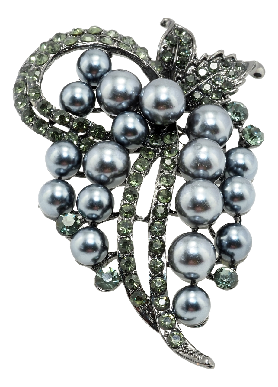 

Брошь "Ветка с черным жемчугом и стразами"