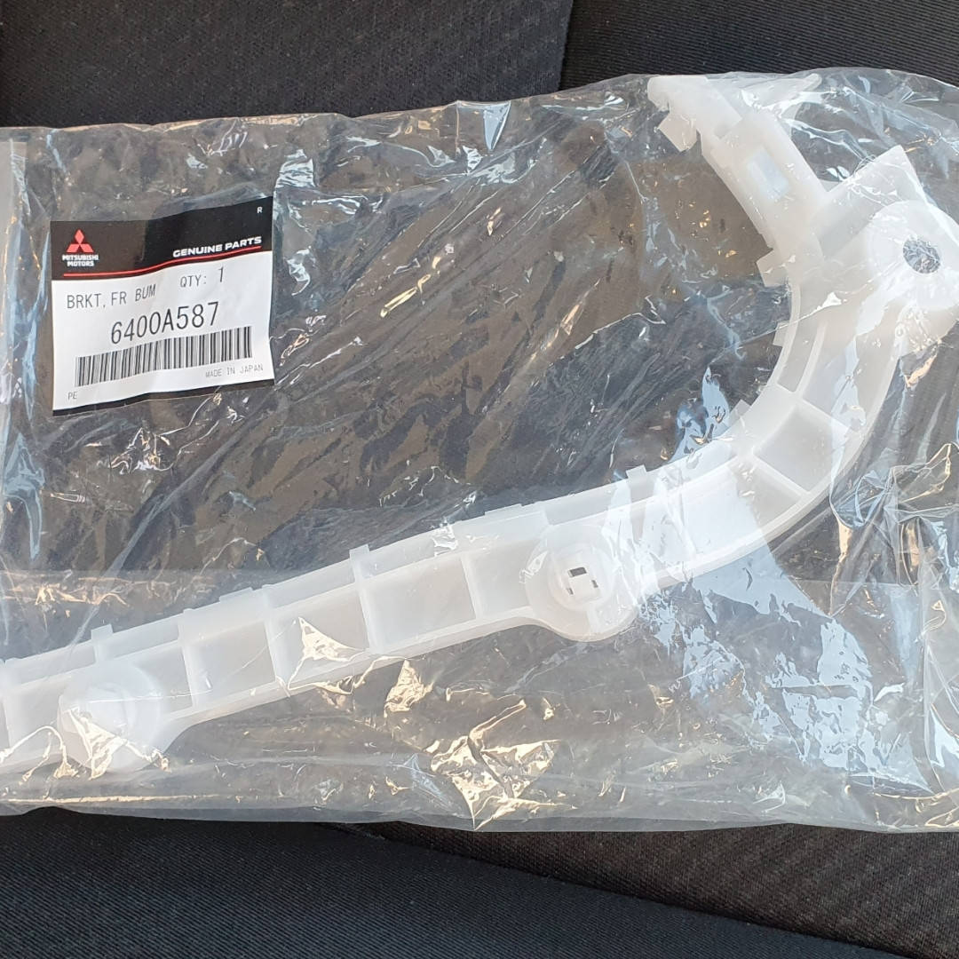 

Кронштейн бампера переднего левый MMC - 6400A587 Outlander XL