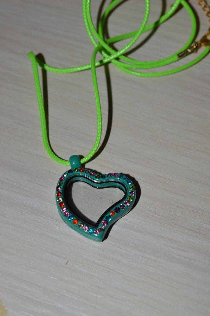 

кулон для наполнения "живой памятью"