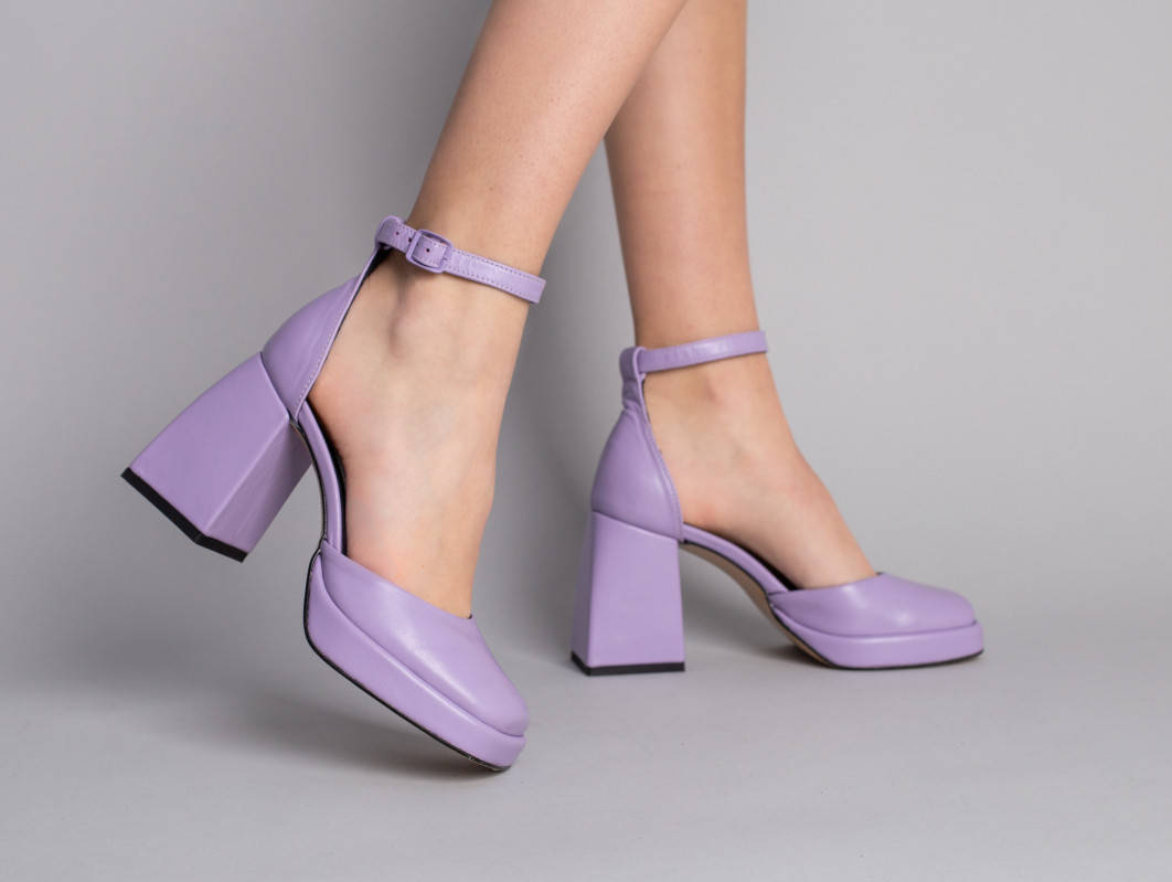 

Босоножки женские кожаные лиловые