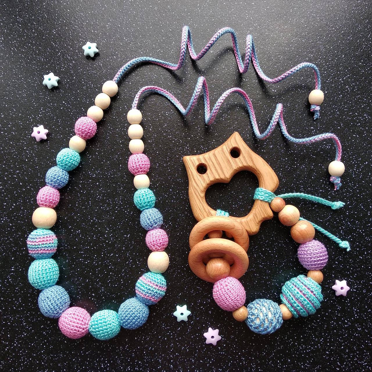 

Подарочный набор для мамы и малыша: слингобусы и грызунок Ярмирина "Росинка Совушка" можжевельник, Бирюзовый