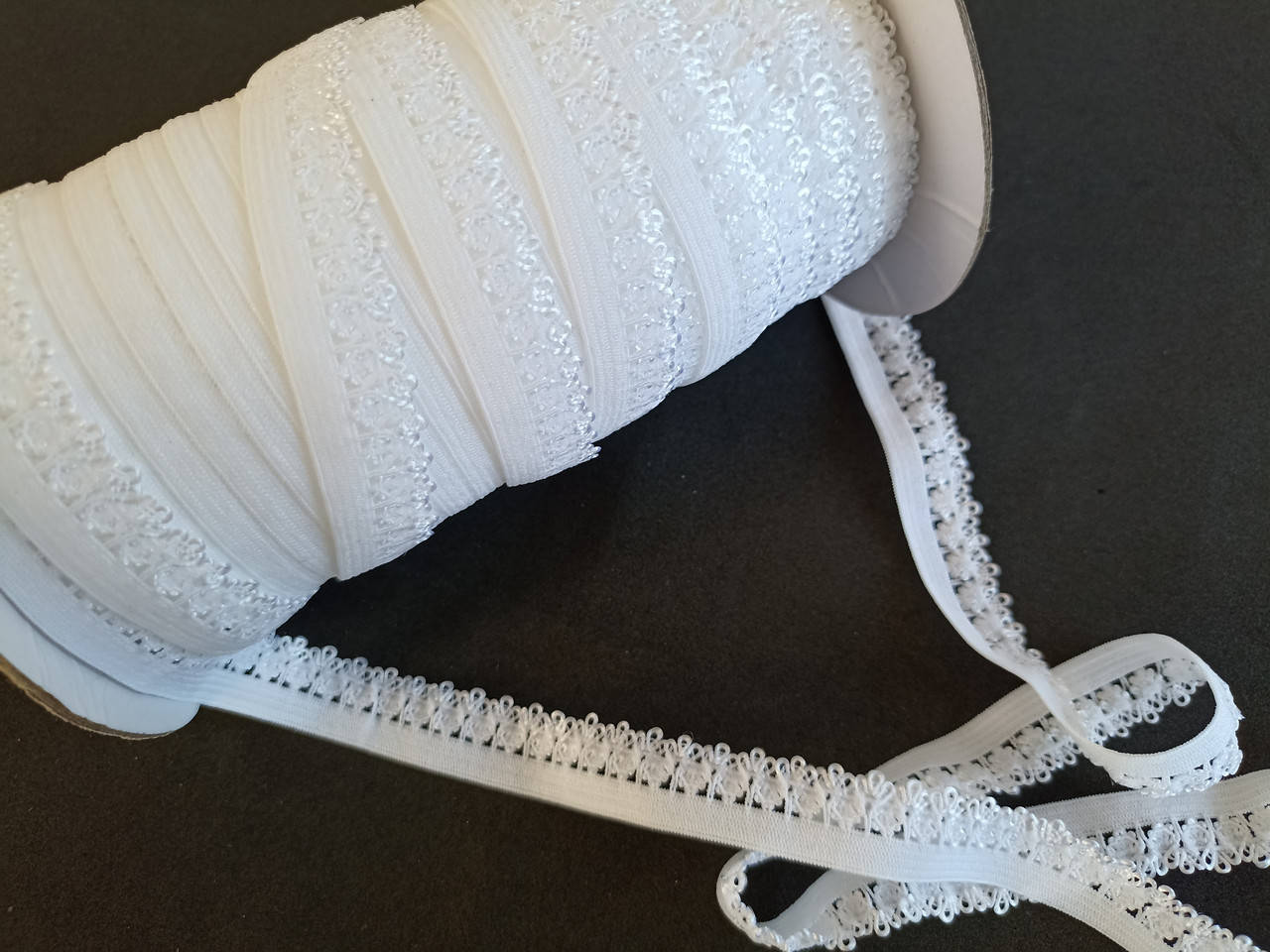 

Резинка для пошива нижнего белья (отделочная) 15мм на метраж белая, Белый