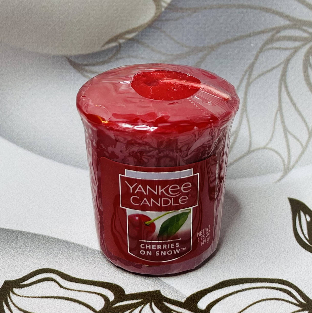 

Ароматическая свеча Yankee Candle Вишни на снегу