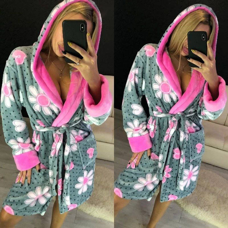 

Женский теплый плюшевый домашний халат с цветочками