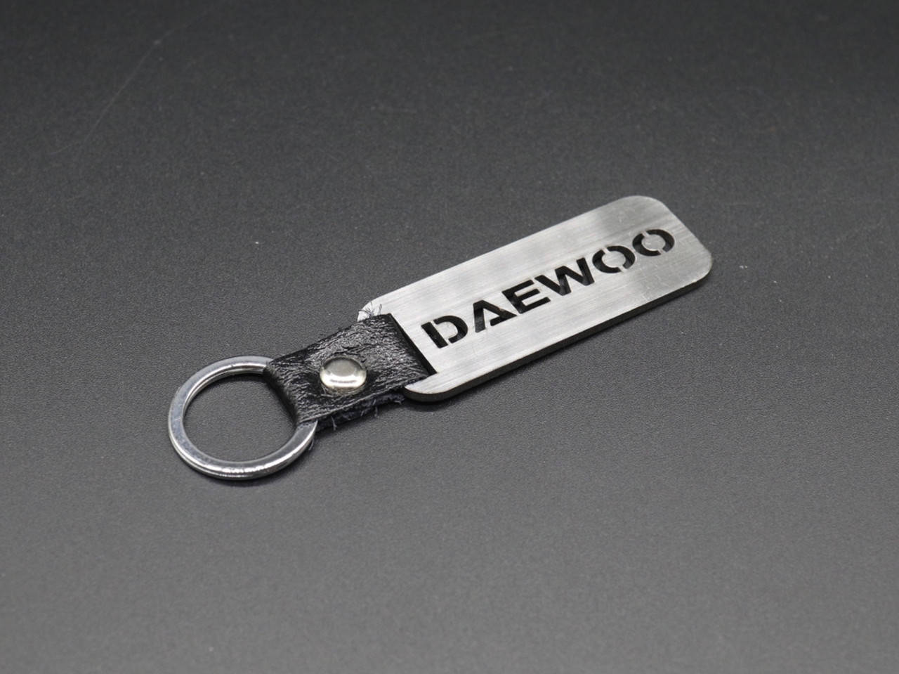 

Брелок металлический. DAEWOO. 10х2,5см, Коричневый