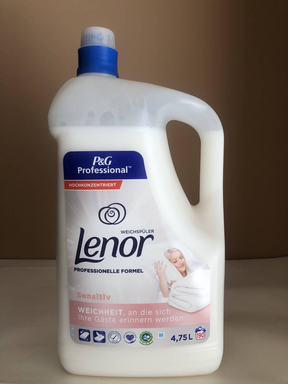 

Кондиционер для белья Lenor Sensitiv 4.75л.Профессиональная формула