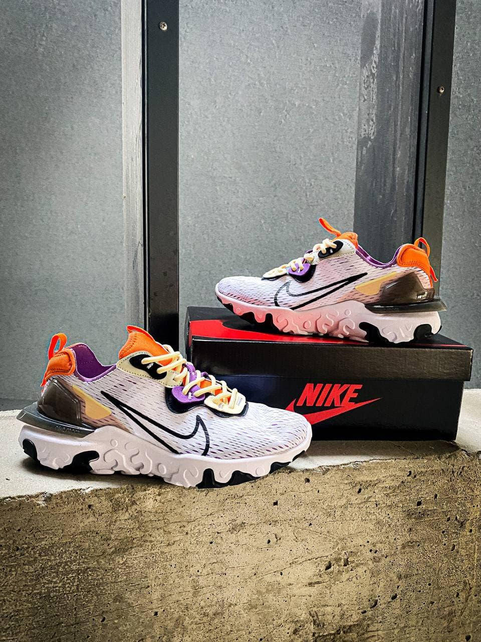 

Nike React Vision "White/Black-Wolt-Blue Fury" (40 25.5), Белый