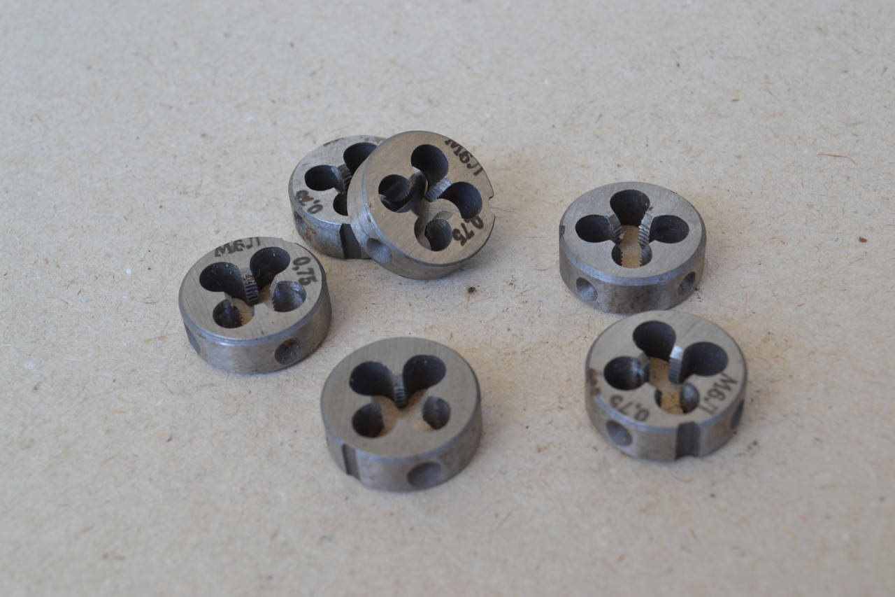 

Плашка М2,5х0,45 LH левая. СССР