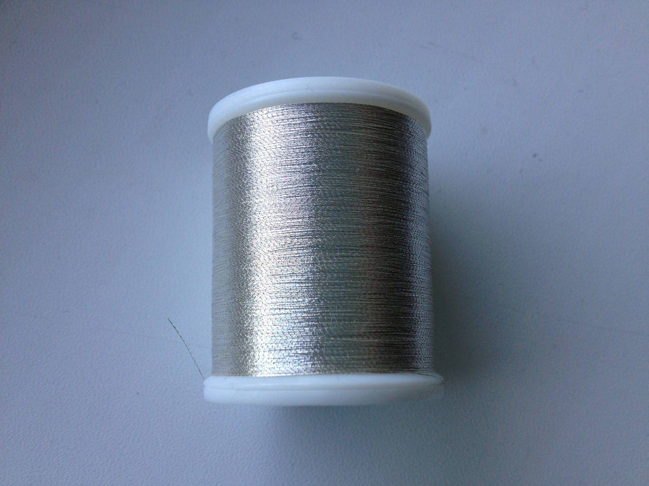 

Нитки для машинной вышивки Madeira Metallic №40. цвет 4010 ( СЕРЕБРО ). 1000 м