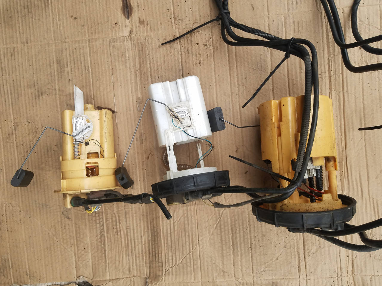 

Датчик уровня топлива в сборе 1.9TD 2.0 Fiat Scudo Peugeot Expert Citroen Jumpy 1995-2007